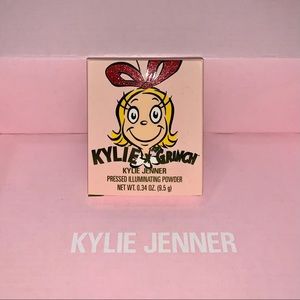 Kylie Jenner Grinch highlighter